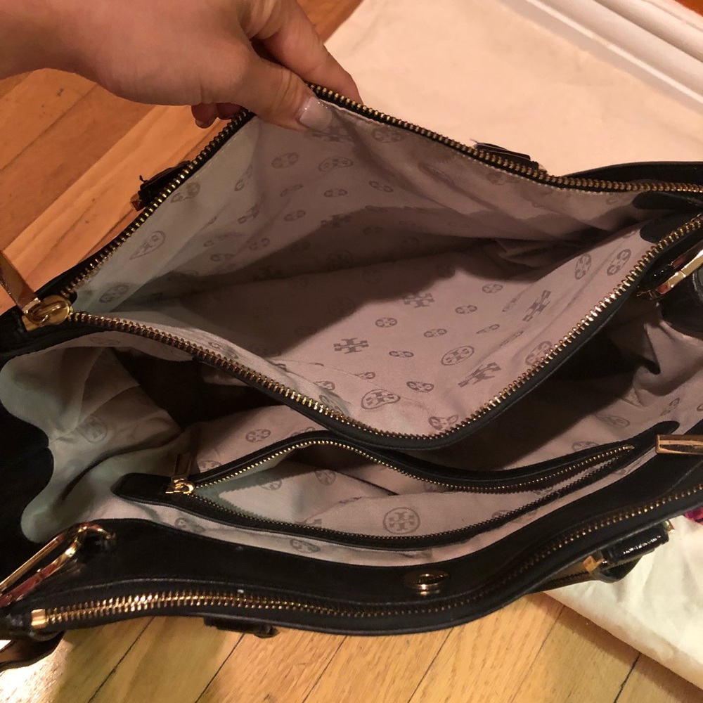 Tory Burch Black tote - Picture 4 of 8